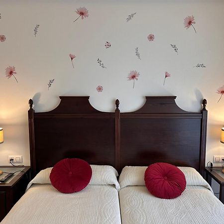 Hotel Y Apartamentos La Lonja Onís Eksteriør bilde