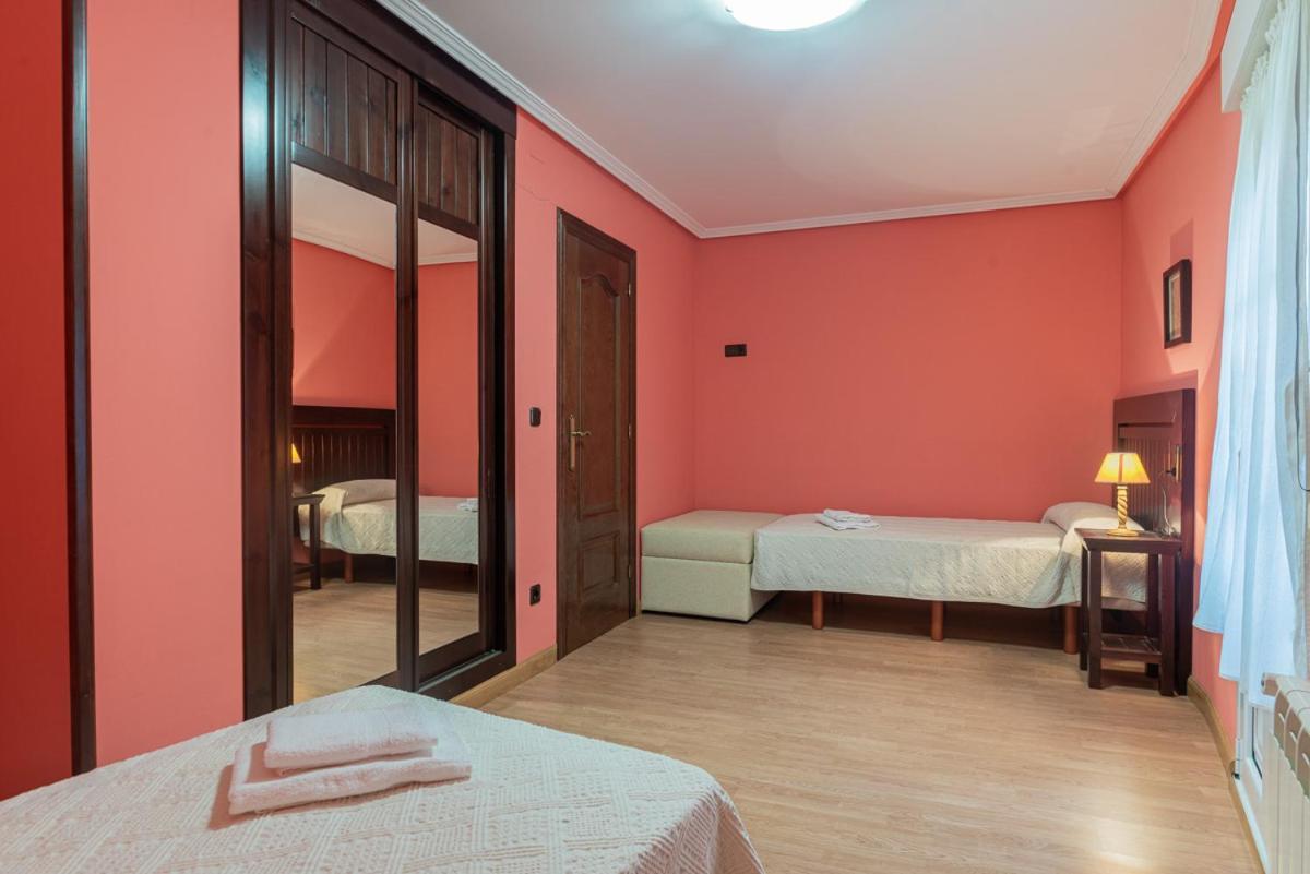 Hotel Y Apartamentos La Lonja Onís Eksteriør bilde