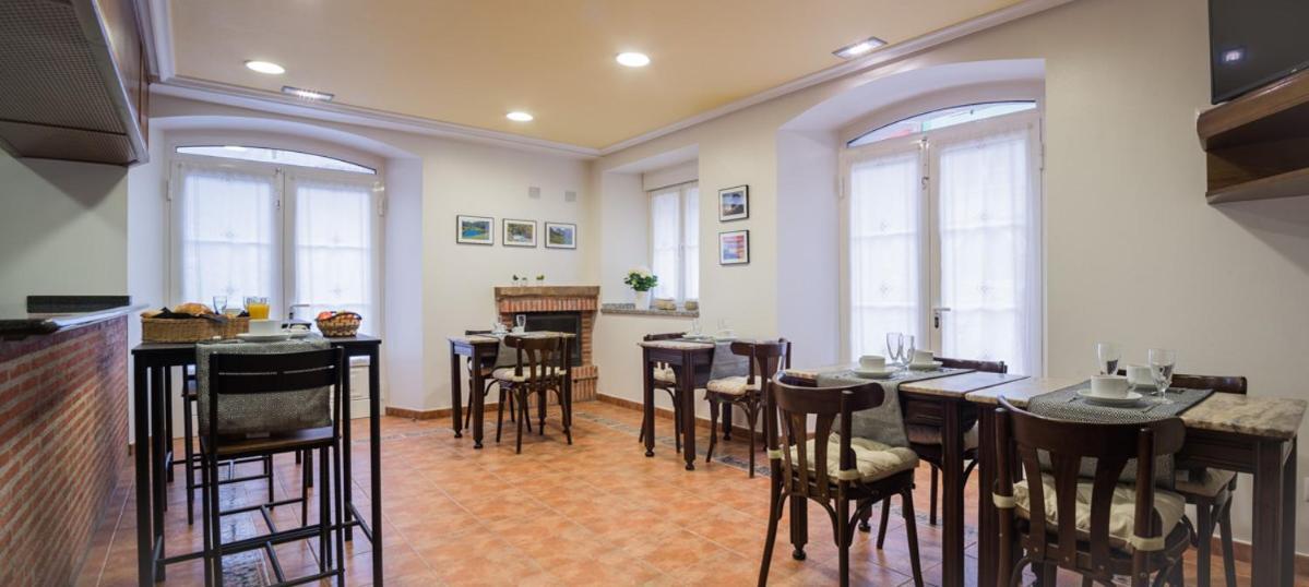 Hotel Y Apartamentos La Lonja Onís Eksteriør bilde
