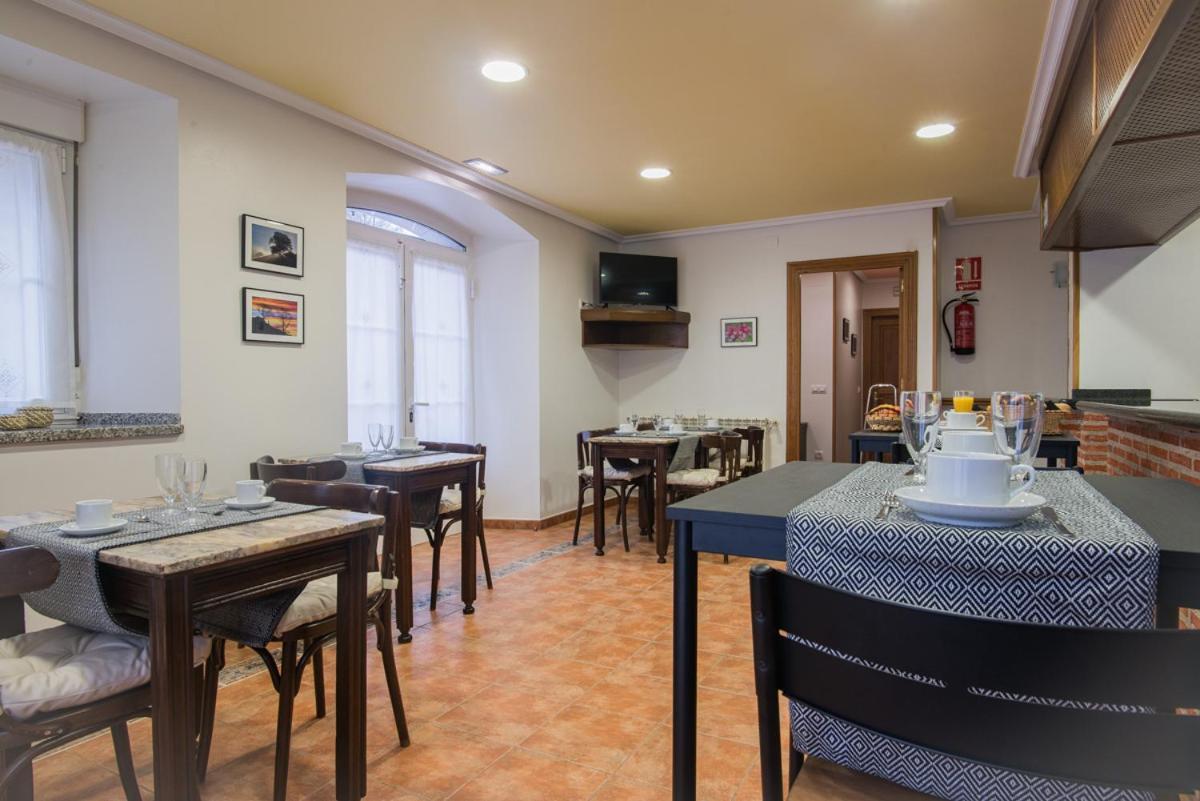 Hotel Y Apartamentos La Lonja Onís Eksteriør bilde