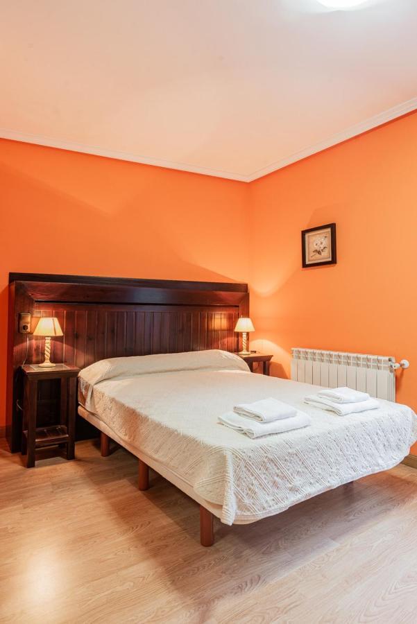 Hotel Y Apartamentos La Lonja Onís Eksteriør bilde