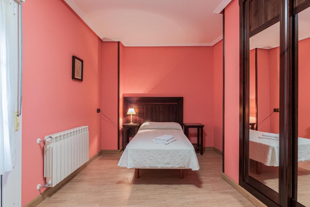 Hotel Y Apartamentos La Lonja Onís Eksteriør bilde