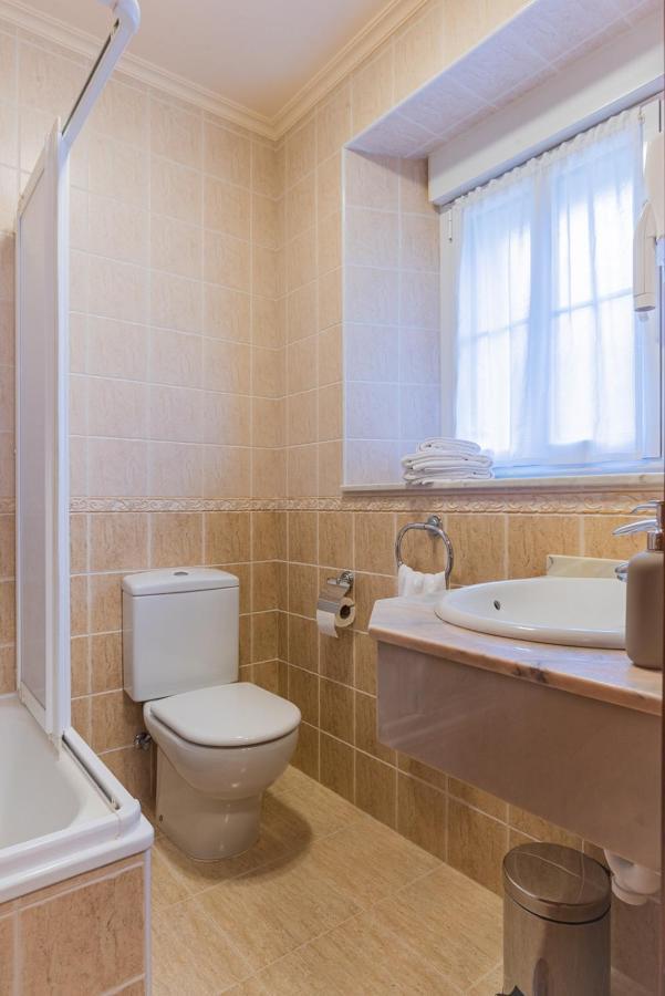 Hotel Y Apartamentos La Lonja Onís Eksteriør bilde