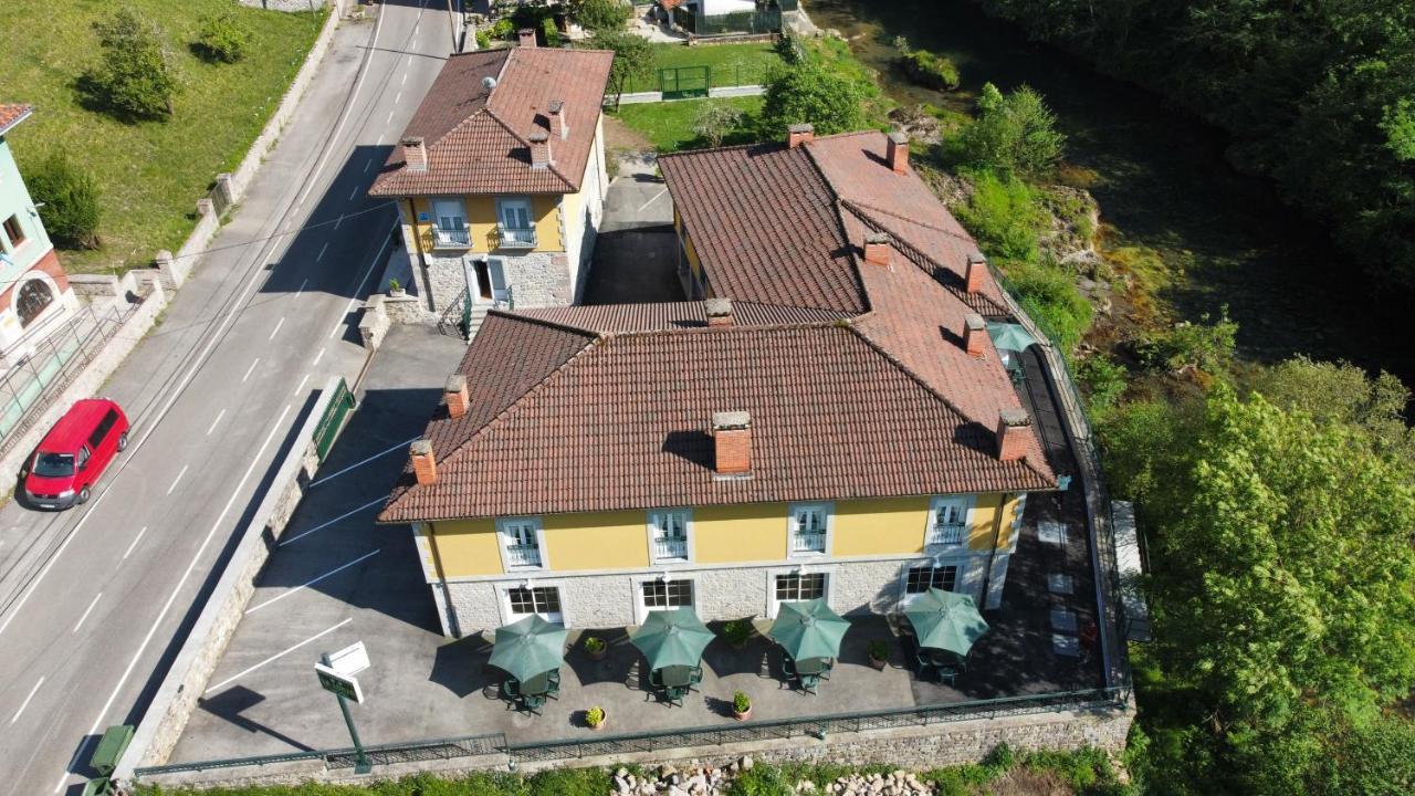 Hotel Y Apartamentos La Lonja Onís Eksteriør bilde