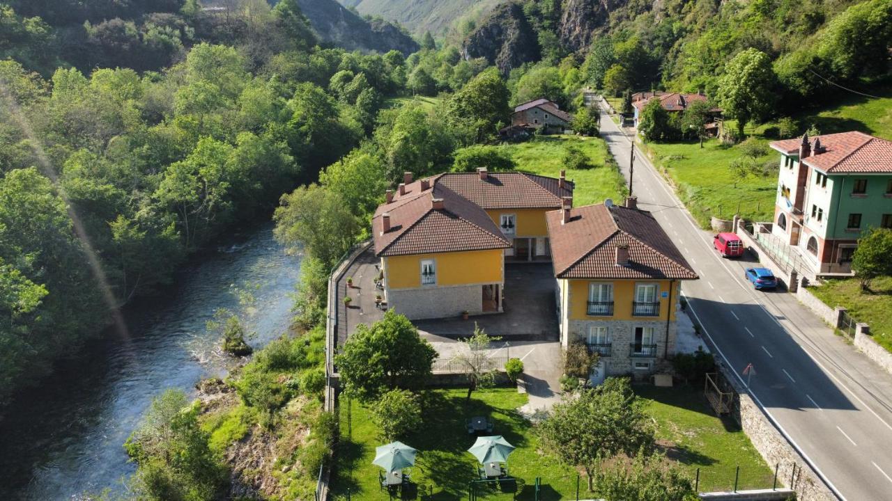 Hotel Y Apartamentos La Lonja Onís Eksteriør bilde