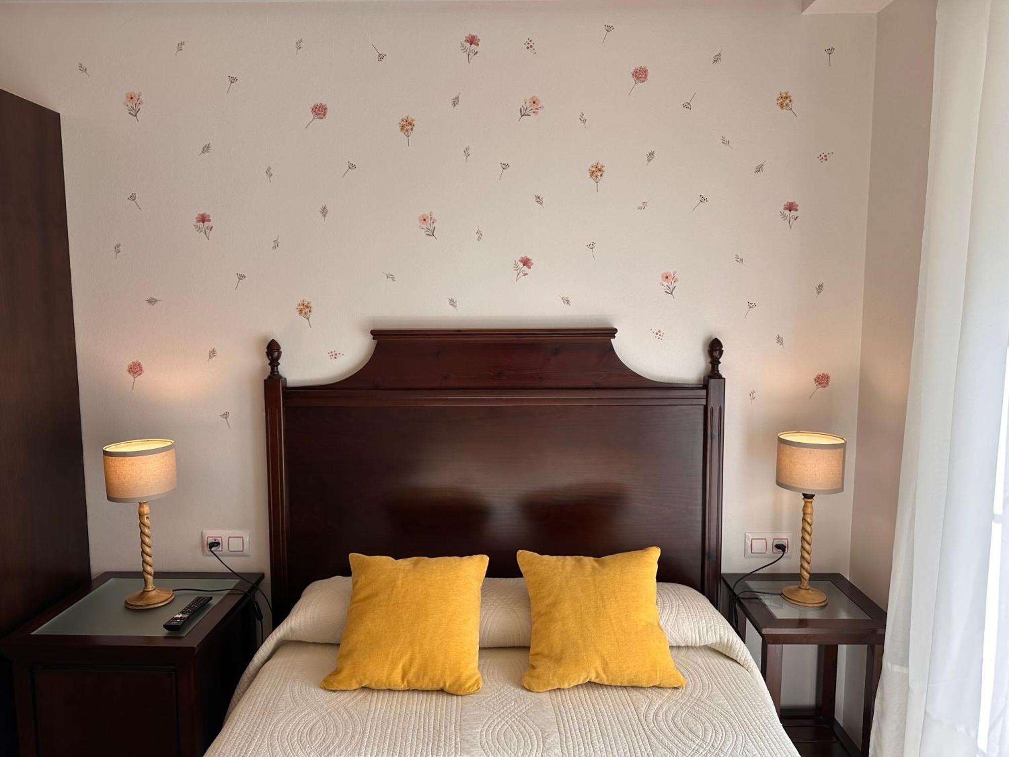 Hotel Y Apartamentos La Lonja Onís Eksteriør bilde